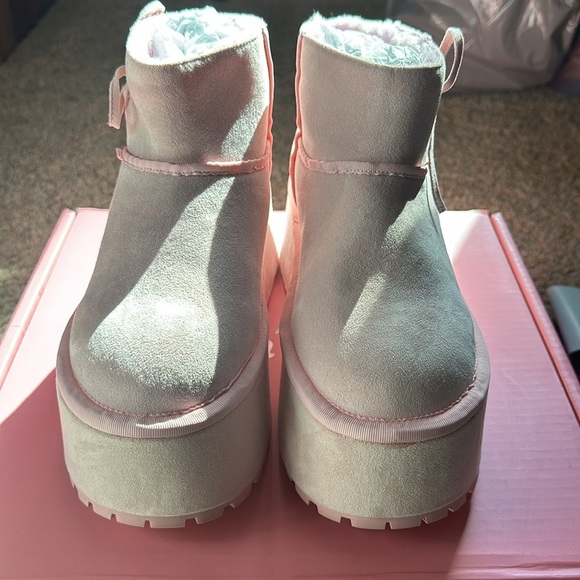 Sugar Thrillz pink fuzzy ankle booties 8 - Picture 9 of 10